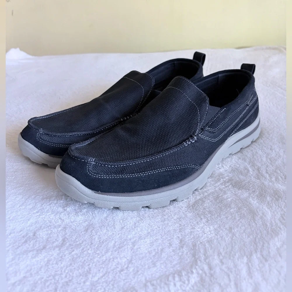 Skechers Relaxed Fit Men's Black‎ and Gray Slip-On Loafers Sz 14